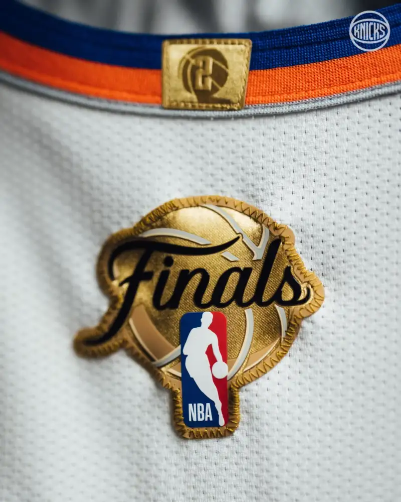开云体育下载公司-万事俱备！NBA官方展示尼克斯今日比赛球衣细节